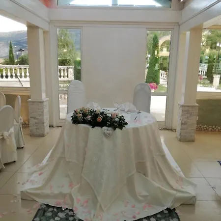 Filippone Hotel&ristorante ホテル 3*